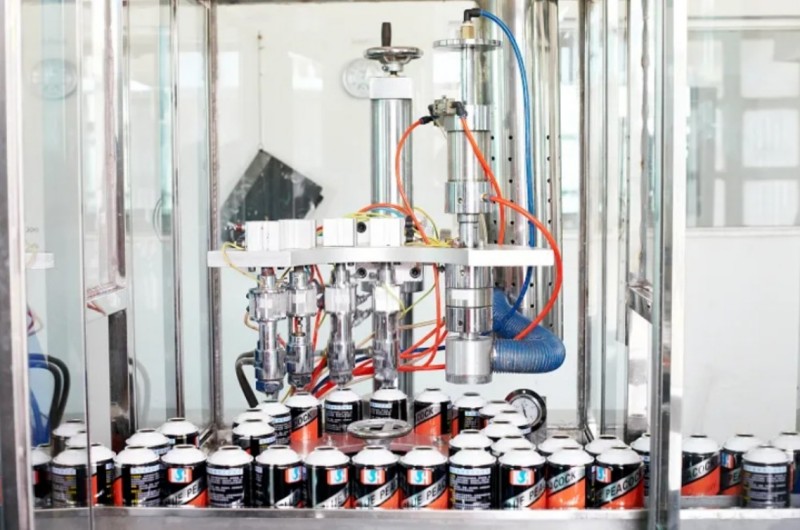 Malalim na kasangkot si Wilson sa industriya ng aerosol ng kagandahan